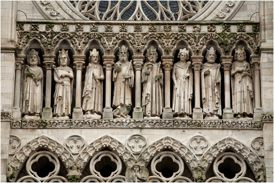 La galerie des rois au frontispice de la cathédrale d’Amiens (Source Wikimedia Commons).